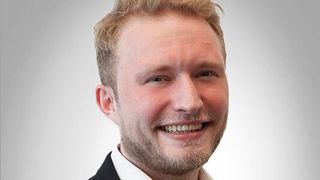 Jan Dückinghaus steuert das Gebrauchtwagengeschäft bei Auto Weller über eine App. Damit würden sich Kosten- und Umsatzpotenziale schnell aufdecken lassen. (Bild: Auto Weller)