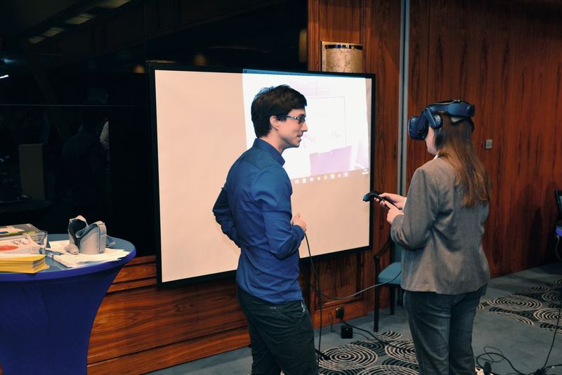 Eine Demonstration von VR-Technologie bot das Unternehmen eretec an. (Bild: LABORPRAXIS)