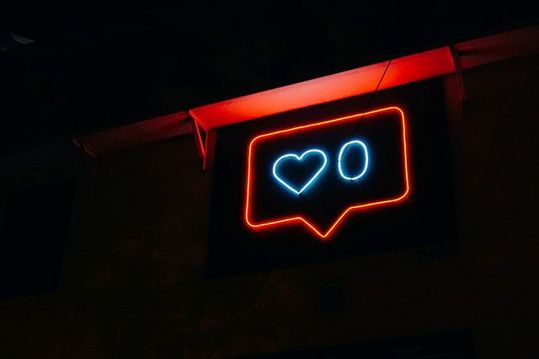 Durch die Pandemie ist es für Unternehmen dringend notwendig ihr Geschäft zu digitalisieren. Digitale Kommunikationswege und Services sind gefragter denn je. Durch die Pandemie ist es für Unternehmen dringend notwendig ihr Geschäft zu digitalisieren. Digitale Kommunikationswege und Services sind gefragter denn je.