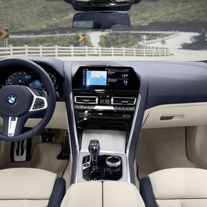 (BMW)
