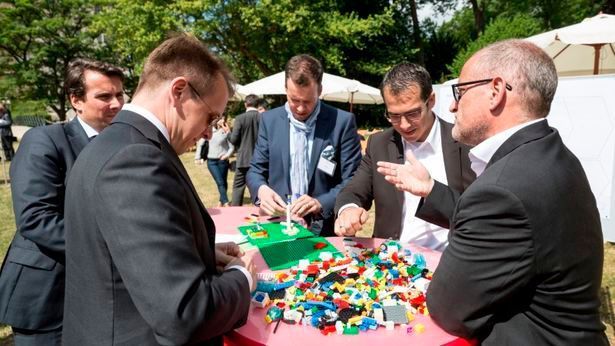 Innovations-Chefs bei der Ideenentwicklung (Andreas Lander)