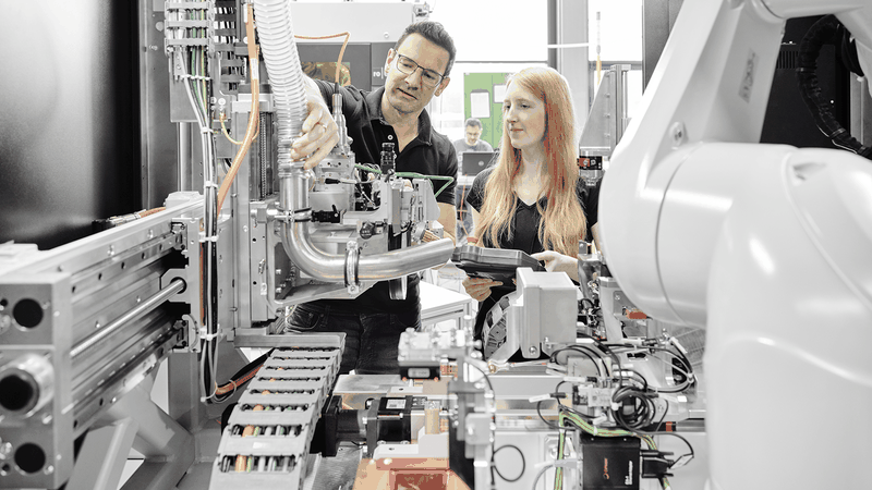 Mit CIM Database entwickelt Baumann schlüsselfertige, robotergestützte Automationssysteme von der einzelnen Zelle bis zur kompletten Produktionslinie. (Bild:  Baumann Automation)