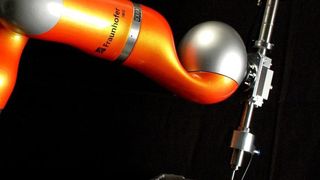 Die Automatisierungslösung für die Gewindelehrung ist viermal schneller als die händische Prüfung. (Bild: Fraunhofer IWU)