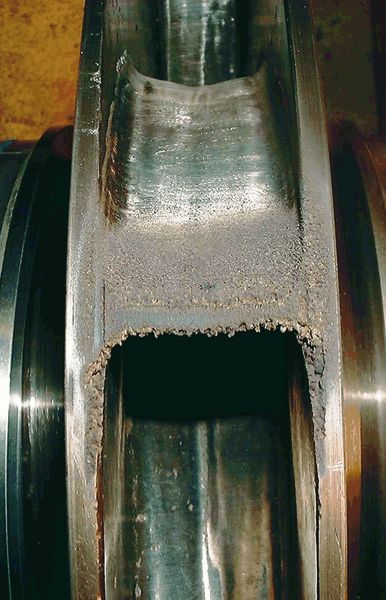 Mithilfe von kommunikationsfähigen Pumpen lassen sich Schäden, wie hier Kavitation, frühzeitig erkennen. (Archiv: Vogel Business Media)