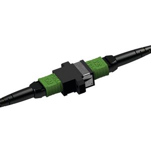 Bild 1:  Der EBO-MPE-12-Steckverbinder besteht aus einem MPO-Steckergehäuse mit einer EBO- statt einer MT-Ferrule.(Bild:  Rosenberger OSI)