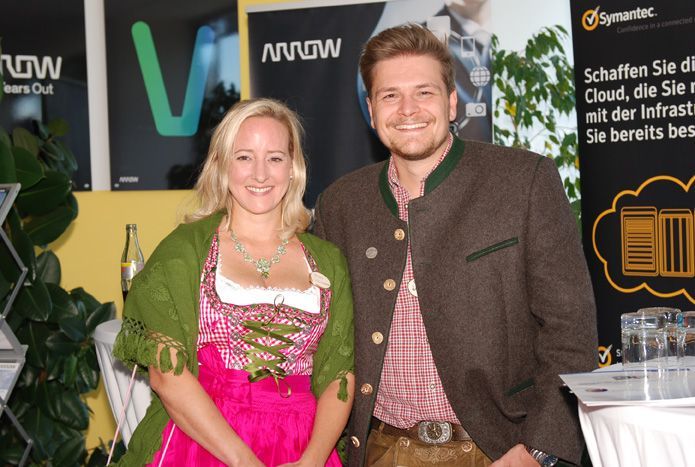 Verena Weinbrenner, Enterprise Partner Account Manager Symantec, und Ralf Wollner, Business Development Manager  Arrow, freuen sich auf den Cloud-Launch. (Pielenz-Fotodesign)