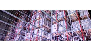 Die neuen Regalbediengeräte „MTwin“ im Hochregallager von Amica sind 45 m hoch und verfügen über jeweils zwei Lastaufnahmemittel für die zweifachtiefe Lagerung. (MLOG Logistics)