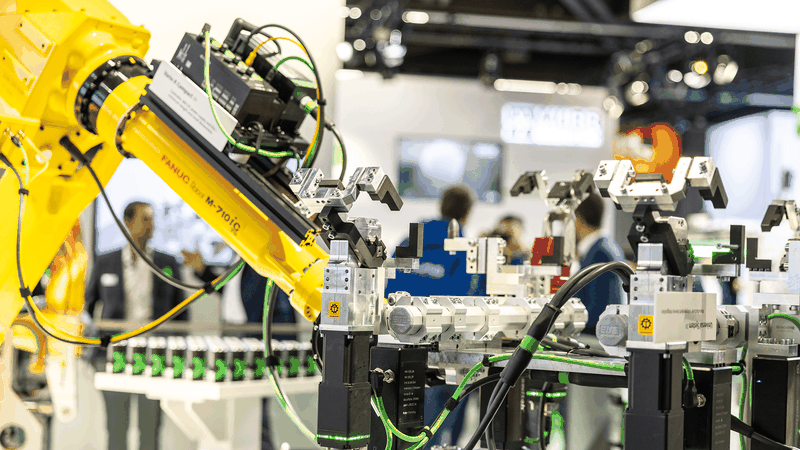 Antriebe, I/O-Module, Netzteile oder Frequenzumrichter sitzen direkt im Feld: Vor diesem Hintergrund gewinnt der MQ15-Steckverbinder an Bedeutung.(Bild:  Murrelektronik)