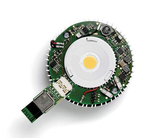 Smartes LED-Leuchtensystem: Funknetzteil für ein Chip-on-Board-LED-Modul im Zhaga-Standard mit Niederspannungsversorgung von 48 V. Smartes LED-Leuchtensystem: Funknetzteil für ein Chip-on-Board-LED-Modul im Zhaga-Standard mit Niederspannungsversorgung von 48 V.