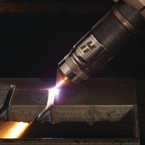 Mit dem X-Definition-Plasmaschneiden ließen sich Schnittqualitäten erreichen, die eigentlich nur aus der Laserbearbeitung bekannt seien. Typische Winkelfehler würden vermieden und Schnitte gelängen exakter und lotrechter.