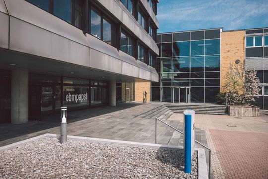 Der Standort Mulfingen bleibt auch nach der geplanten Übernahme durch Madison Air Hauptsitz sowie wichtiger Forschungs-, Entwicklungs- und Produktionsstandort von EBM-Papst.(Bild:  EBM-Papst | Philipp Reinhard)