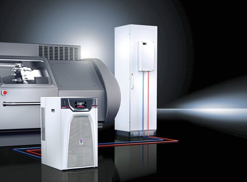 Eine Teststellung eines energieeffizienten Kühlgerätes an einer CNC-Werkzeugmaschine zeigte, dass  sich auf das Jahr hochgerechnet, je nach Auslastung, eine Einsparung bis zu 7000 kWh ergeben kann. (Rittal)