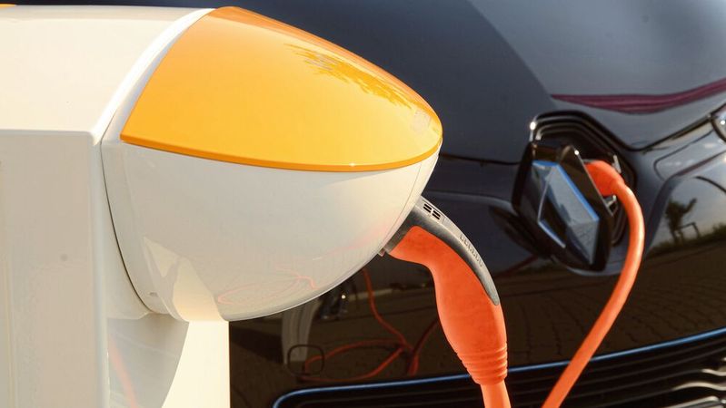 Was kostet der Strom? Den Verbrauchern wird das oft nicht so richtig klar. Nun will der VDA eine bessere Information durchsetzen.(Foto:  Heldele)