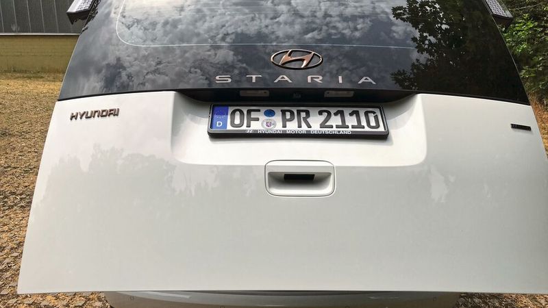 Apropos Heck: Die Heckklappe öffnete bei unserem Testwagen elektrisch. (Bild: Wolfgang Michel – VCG)