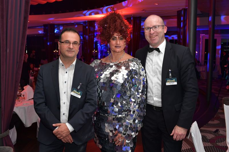 Erkan Sekerci, iiyama, und Oliver Kaiser, Tech Data, mit Moderatorin Besa, IT-BUSINESS (Hannes Magerstaedt)