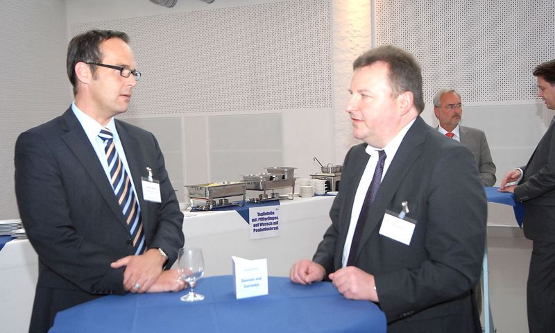 Michael Gumann, EKER Systemtechnik-Electronic, und Peter Erhard, KRATZER AUTOMATION (Archiv: Vogel Business Media)