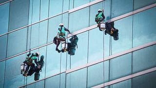 Beim Facility Service hängen an einer Komplettvergabe häufig noch mehrere Subunternehmen.  (©FrameAngel - stock.adobe.com)