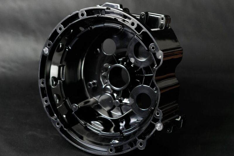 Wer es ganz nobel haben will, für den kann Speedpart diverse Bauteilveredelungen nach der Stereolithographie anbieten. Hier sieht man ein funktionales, maßhaltiges technisches Teil mit präsentationsreifem Oberflächenfinish der Haslocher Experten. (Bild: Speedpart)