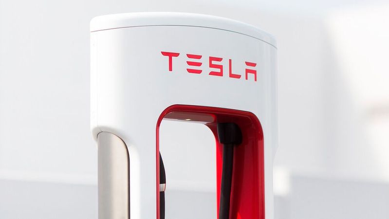 Tesla muss sich derzeit einem Rückruf stellen.(Bild:  Tesla)