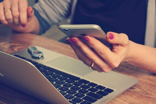 Eine Digital Managerin begleitet digitale Kampagnen, von der Konzeption bis zur Realisierung. Eine Digital Managerin begleitet digitale Kampagnen, von der Konzeption bis zur Realisierung.