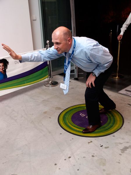 Michael Stieber (Deutsche Telekom) bowlt mit vollem Körpereinsatz. (Archiv: Vogel Business Media)