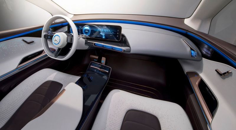 Ein 24-Zoll-Bildschirm rückt alle relevanten Informationen wie Geschwindigkeit, Reichweite, Fahrdaten oder Navigation ins Blickfeld des Fahrers. (Mercedes-Benz)