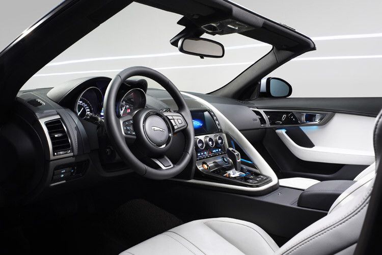 Auch innen geht der F-Type seinen eigenen Weg. (Foto: Jaguar)