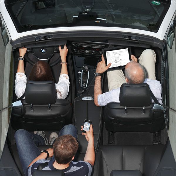 Mit dem Car Hotspot LTE können bis zu acht mobile Endgeräte gleichzeitig ins Hochgeschwindigkeits-Internet (BMW)