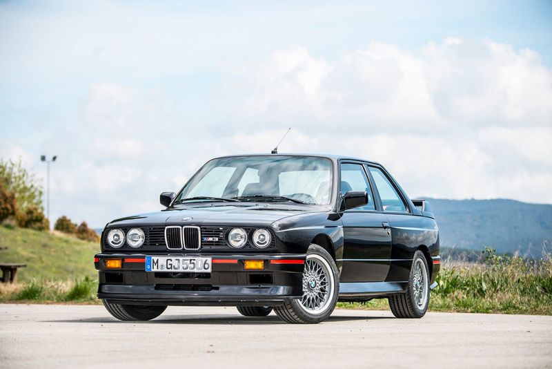 Die BMW M GmbH stellte 1986 den ersten M3 vor der anfangs nur als zweitürige Limousine angeboten wurde. (Barry Hayden)
