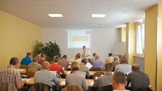 Cours dans la salle de la FSRM au centre de Neuchâtel (Image: FSRM)