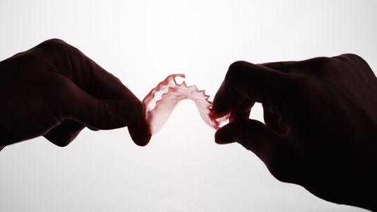 Das von der FDA zugelassene FP3D-Harz ermöglicht Dentallaboren eine zuverlässige, wirtschaftliche und schnelle Herstellung flexibler Teilprothesen.(Bild:  Carbon)