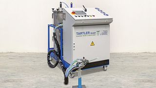 Mit der neuen MDM plus bietet Tartler eine kompakte Systemlösung für die Verarbeitung kleiner Kunstharzmengen, die mit ihrer speziellen technischen Ausstattung zu den großen Dosier-, Misch- und Applikationsanlagen der Nodopur-Serie aufschließt. (Bild: Tartler)