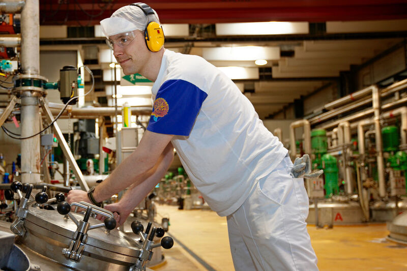 Production worker filling drum with enzymes. (Picture: Novozymes)