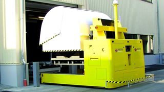 Der Solving-Mover ist bei Hydro Aluminium die mannlose Verknüpfung zwischen Produktions- und Verpackungsgebäude. Bild: Solving (Archiv: Vogel Business Media)