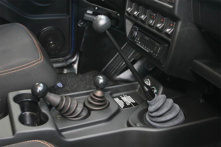 Permanenter Allradanrieb, Untersetzungsgetriebe und mechanischen Differenzialsperre(n) sowie 22 Zentimeter Bodenfreiheit machen den 4x4 zum echten Offroader. (Bild: Ampnet)