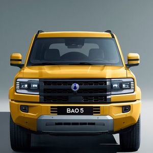 Bei den Scheinwerfern setzt der Bao 5 auf feine LED-Lichttechnik.(Bild:  Denza)