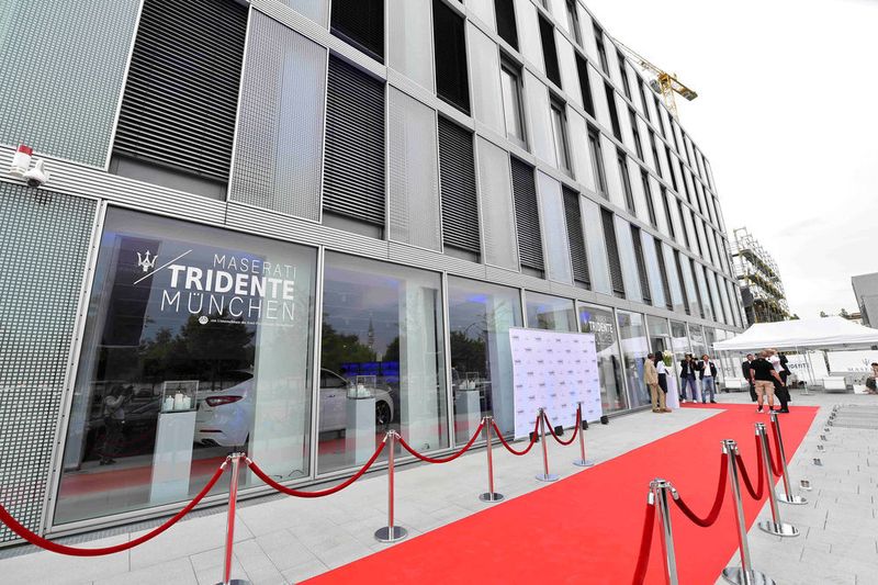 Alarmgesicherte Premium-Fassade am Münchner Olympiagelände. (S.Brauer/Maserati)