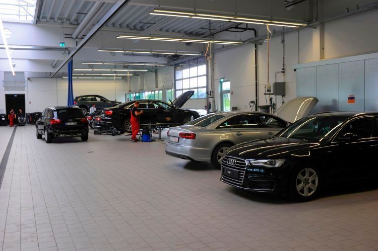 Der Neubau eines Kfz-Betriebs hat so manchen Vorteil: beispielsweise eine großzügig dimensionierte Werkstatt. (Bernd Reich)