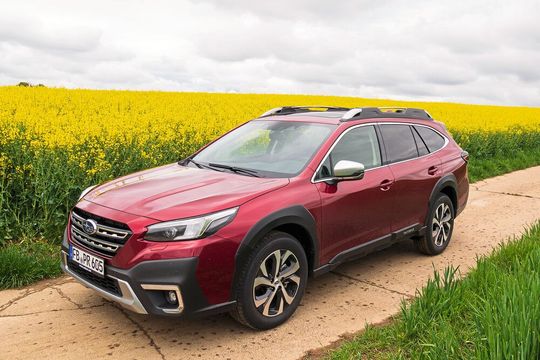 Das SUV mit Kombi-Genen ist in der Länge um 50 Millimeter und in der Breite um 35 Millimeter gewachsen. Das SUV mit Kombi-Genen ist in der Länge um 50 Millimeter und in der Breite um 35 Millimeter gewachsen.