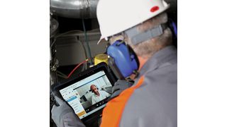 Was meinte der Kollege doch gleich noch? Datenaustausch in Echtzeit mit dem Agile X Tablet. (Bild: Bartec Copyright: 2009)