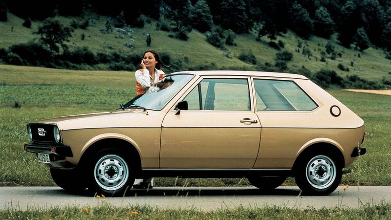 Der Audi 50 gilt als eine der schnellsten Entwicklungen in der Automobilgeschichte: Vom Entwurf bis zum ersten Serienfahrzeug vergingen nur 21 Monate. (Bild: Audi AG)