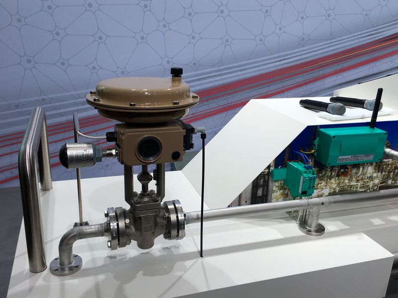  Am Ausschnitts einer Butadien-Anlage zeigt das Exponat auf dem Digital Gipfel, wie einzelne Stellventile und Durchflussmessgeräte aus der Ferne überwacht werden können. (Bild: Geipel-Kern/PROCESS)