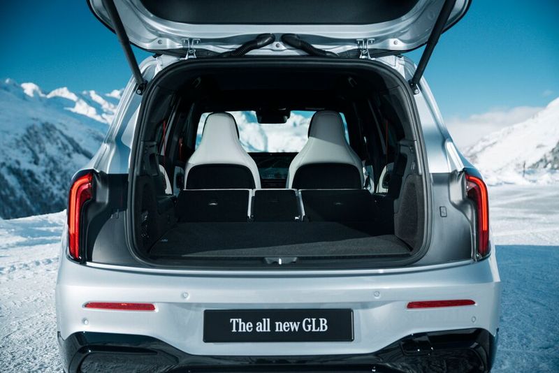 Zu den 540 Liter des Fünfsitzers beziehungsweise 480 beim Siebensitzer kommt ein sehr ordentlichen Frunk, ein Stauraum, der beim Vorgänger schlicht nicht existierte. (Bild: Mercedes-Benz)