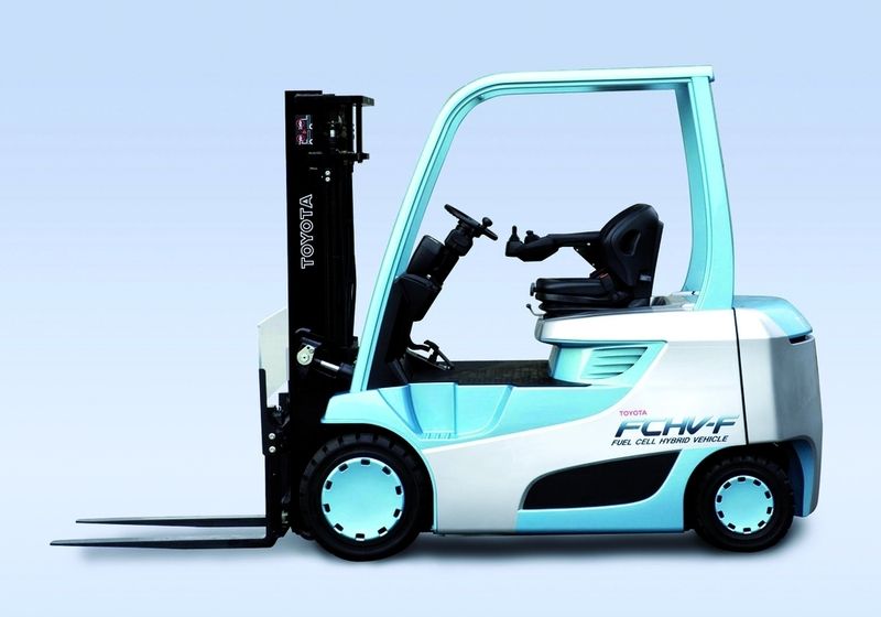 Bild 2: Auf der Cemat 2005 stellte Toyota seinen ersten Brennstoffzellen-Stapler vor. (Archiv: Vogel Business Media)