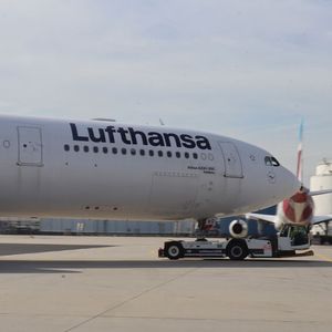 Der Phönix kann Maschinen mit einem Gewicht von bis zu 350 Tonnen ziehen.(Bild:  sp-x/Benjamin Bessinger)