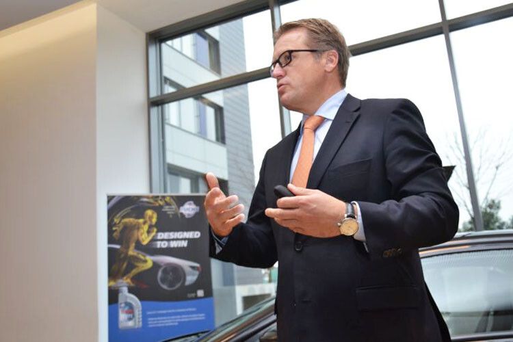Stefan Fuchs, Vorstandschef der Fuchs Petrolub SE, zeigte die weltweiten Aktivitäten seines Unternehmens auf: „Wir wollen auch künftig profitabel wachsen.“ (Foto: Michel)
