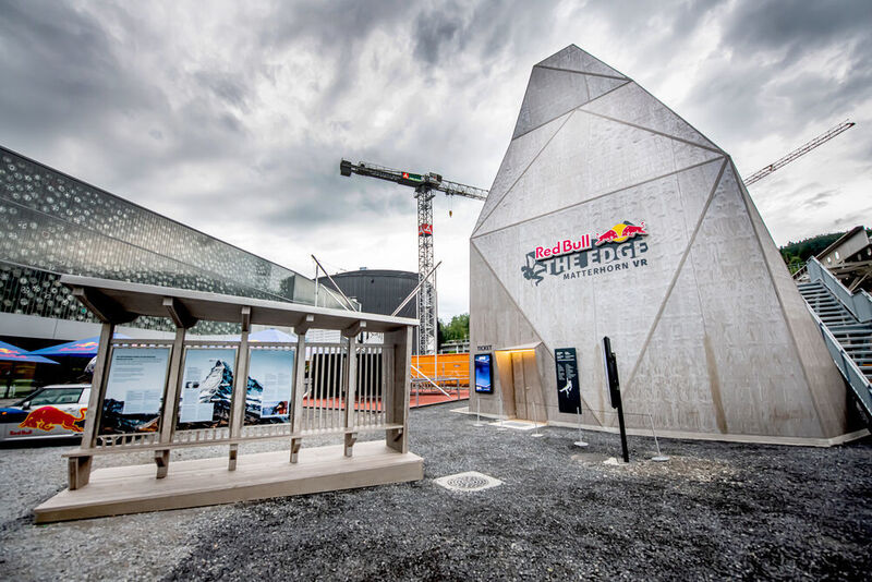 Im virtuellen Erlebnis „Red Bull The Edge – Matterhorn VR“ können die Besucher die wichtigsten Stationen der Matterhorn-Besteigung erleben. (Red Bull / Romina Amato)