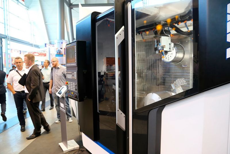 Bei Wilhemin-Macodel stand das Hochpräzisions-Bearbeitungszentrum 508MT2 mit automatischer Rückseitenbearbeitung im Fokus des Messeauftritts. (Anne Richter, SMM)