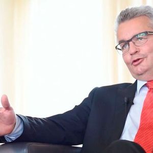 Bertram Brossardt, Hauptgeschäftsführer der vbw – Vereinigung der Bayerischen Wirtschaft e.V.: „Die Automatisierung in den letzten Jahren hat keine Arbeitsplätze verdrängt, sondern dafür gesorgt, dass Jobs in Deutschland erhalten blieben.“