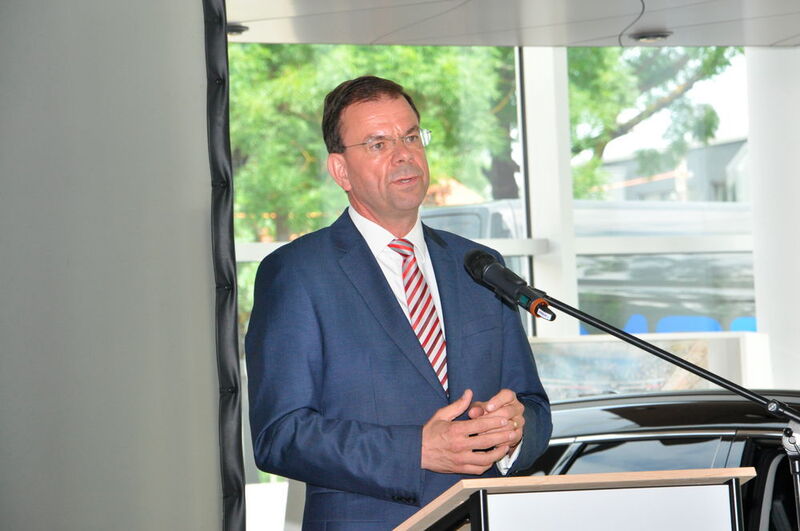 Markus Schrick, Geschäftsführer von Hyundai Motor Deutschland: „Mit einem so erfahrenen Partner wie der Autoarena München haben wir die besten Voraussetzungen für einen langfristigen Erfolg auch über die Grenzen von München hinaus geschaffen.“ (Wehner / »kfz-betrieb«)